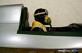 <b>Pilot's head even with the head rest.</b>